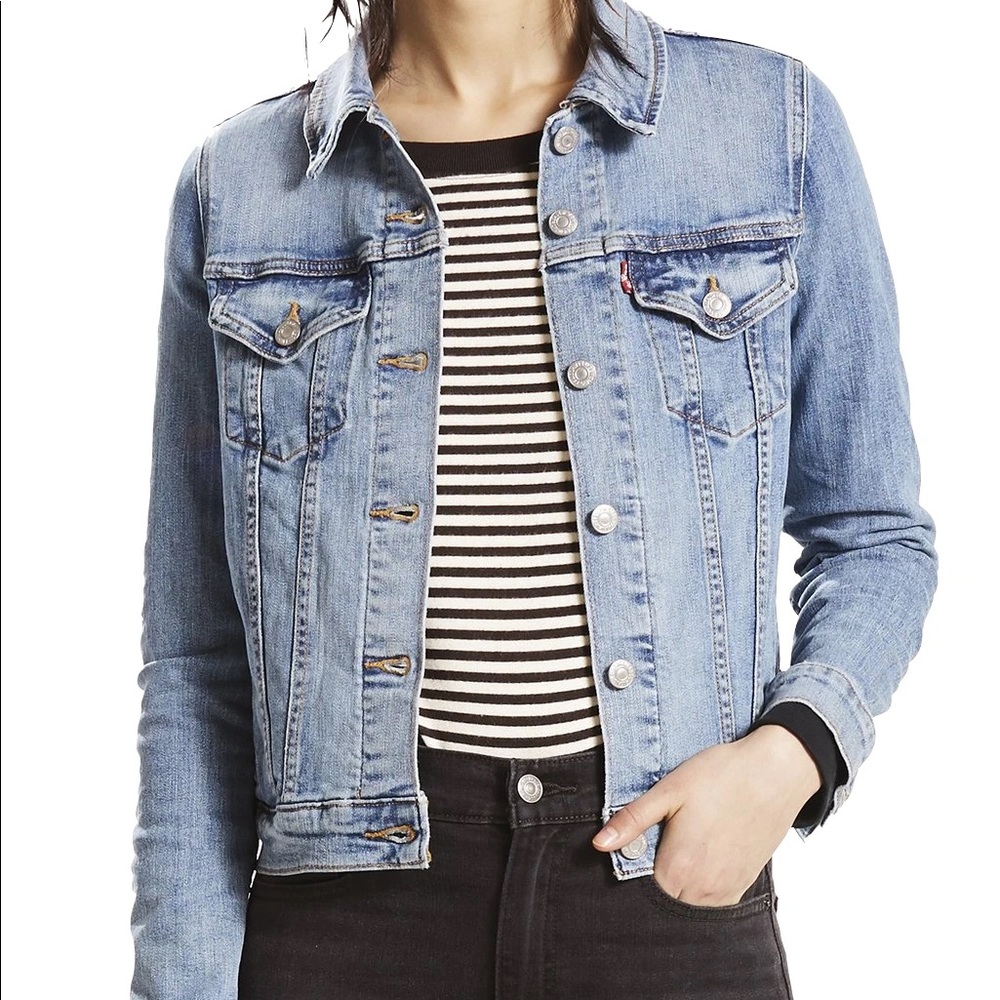 ✨Levis denim trucker jacket✨